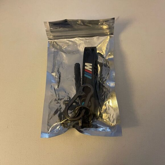 BMW Motorsports logo Key Fob Keychain in Black Leather NWT - Picture 4 of 5